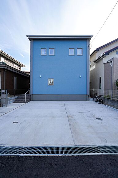 株式会社 住まいの発見館 本社ショールームの施工事例「光あふれる大空間、心がひらく吹き抜けリビングの家」の画像9