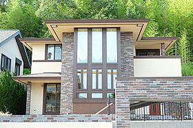 株式会社茂山組の施工事例「S様邸 吹き抜け開口部が美しい邸宅」のメイン画像