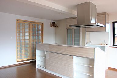 株式会社茂山組の施工事例「A様邸 改築後の新しいLDKのある邸宅」の画像1