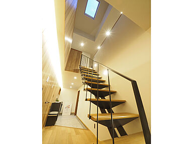 FDMホーム大分店の施工事例「中津市牛神 まちかどモデルハウス 空と暮らす「ガレージのある家」」の画像3