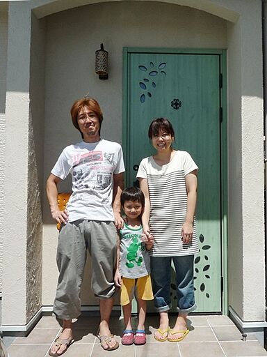 株式会社建築システムの施工事例「ビルの谷間の21坪の狭小地に南欧プロヴァンスをオーダーメイドした2階建て」の画像1