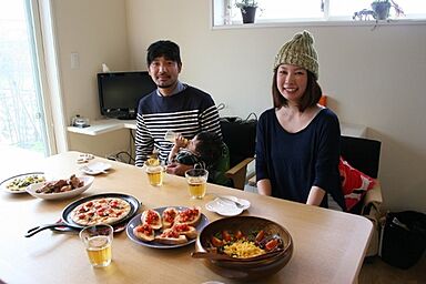 株式会社建築システムの施工事例「吹き抜けリビングに薪ストーブの温もり。高気密高断熱全館空調システムのエコ住宅」の画像6