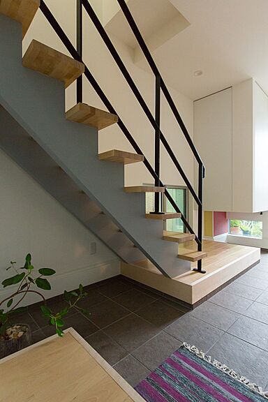 株式会社建築システムの施工事例「土間スペースとスケルトン階段やアクセントクロスに遊び心が詰まった住宅【235】」の画像1