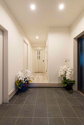 株式会社建築システムの施工事例「都市型ビルスタイル重量鉄骨4階建て住宅【241】」の画像1