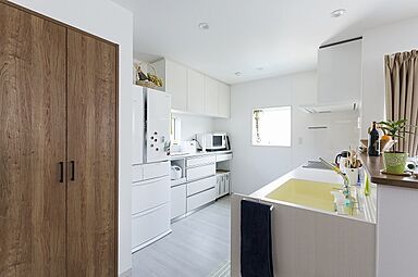 株式会社建築システムの施工事例「クリスマスプレゼントは玄関キー。ビルトインガレージのある3階建て住宅【238】」の画像3