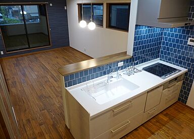 株式会社建築システムの施工事例「間口4mに建つヴィンテージスタイル3階建て住宅【249】」の画像4