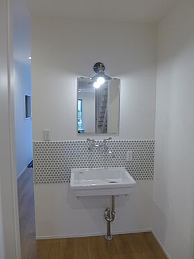 株式会社建築システムの施工事例「26坪の土地に幅3mの狭小住宅にシンプルに暮らす【251】」の画像2