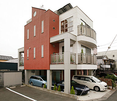 株式会社建築システムの施工事例「26坪にビルトインガレージ3台+4LDK+地下収納+屋上の狭小住宅【117】」の画像