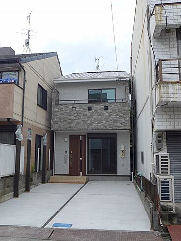 株式会社建築システムの施工事例「うなぎの寝床克服!建て寄せ工法と太陽光照明システム採用二世帯狭小住宅【247】」の画像