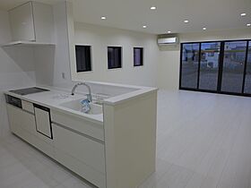 株式会社建築システムの施工事例「27坪の狭小地に駐車場2台+家族が集う23帖のLDKがある3階建て住宅【242】」の画像4