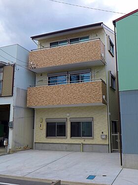 株式会社建築システムの施工事例「6人家族が広々住まう6LDKと駐車スペース3台!省エネ完全二世帯住宅【234】」のメイン画像