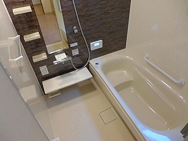 株式会社建築システムの施工事例「6人家族が広々住まう6LDKと駐車スペース3台!省エネ完全二世帯住宅【234】」の画像4