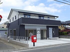 株式会社建築システムの施工事例「お父さんが営むサイクルショップ店舗併用の省エネ完全二世帯住宅【214】」のメイン画像