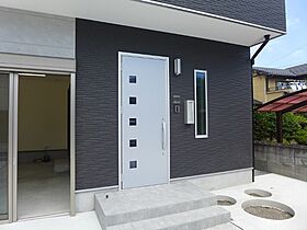 株式会社建築システムの施工事例「お父さんが営むサイクルショップ店舗併用の省エネ完全二世帯住宅【214】」の画像1