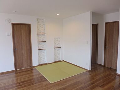 株式会社建築システムの施工事例「お父さんが営むサイクルショップ店舗併用の省エネ完全二世帯住宅【214】」の画像3