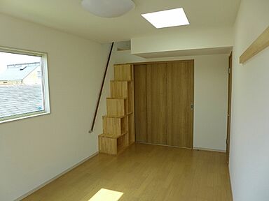 株式会社建築システムの施工事例「29坪の狭小地に屋上+ロフト付ビルトインガレージ4台確保した3階建て【223】」の画像5