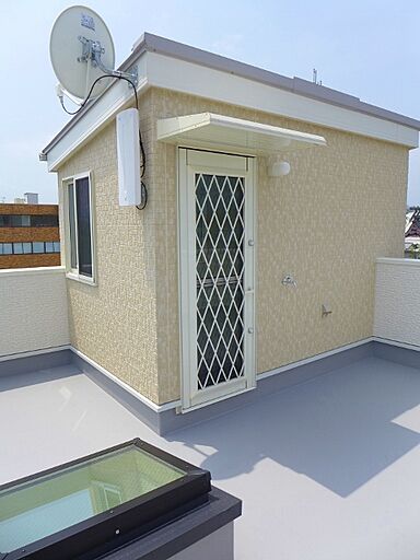 株式会社建築システムの施工事例「29坪の狭小地に屋上+ロフト付ビルトインガレージ4台確保した3階建て【223】」の画像6