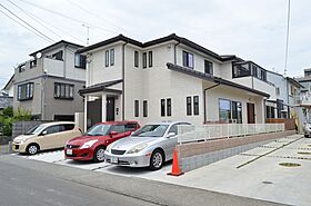 株式会社建築システムの施工事例「水廻りや玄関も親世帯と子世帯に設けた全館空調システム省エネ二世帯住宅【187】」のメイン画像