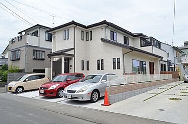 株式会社建築システムの施工事例「水廻りや玄関も親世帯と子世帯に設けた全館空調システム省エネ二世帯住宅【187】」の画像