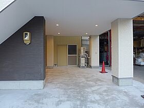 株式会社建築システムの施工事例「狭小地24坪にビルトインガレージ付き重量鉄骨3階建て住宅【237】」の画像1