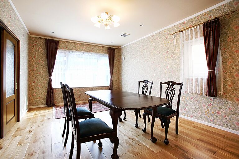 株式会社コスミック・ガーデンの公式画像_リビング2