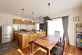 株式会社コスミック・ガーデンの施工事例「南欧調・ヴィンテージモダンの家」のメイン画像