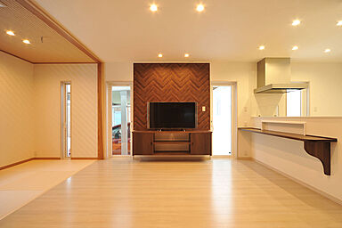 有限会社 高健工務店の施工事例「『安心の耐震とパナソニックブランド』ラグジュアリーな空間とたっぷり大収納の家」の画像