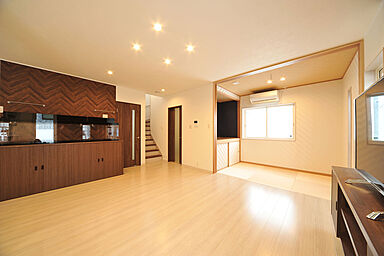 有限会社 高健工務店の施工事例「『安心の耐震とパナソニックブランド』ラグジュアリーな空間とたっぷり大収納の家」の画像1