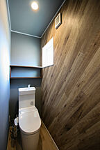 シンプルモダンスタイルのトイレ 有限会社 高健工務店の事例画像