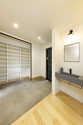 株式会社七呂建設の施工事例「ガレージライフを楽しむ家-東開町モデルハウス」の画像1