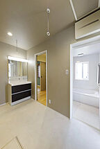 シンプルモダンスタイルの洗面所 株式会社七呂建設の事例画像