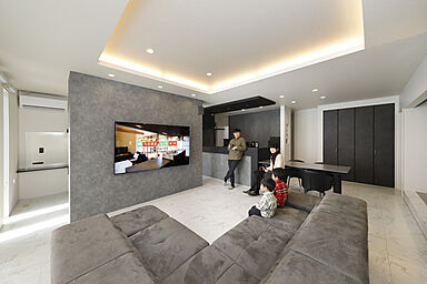 株式会社七呂建設の施工事例「美しく、無駄のない暮らしをデザインするホテルライクな住まい」の画像1