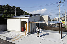 【アキュラホーム 春日部展示場】@ララガーデン春日部そば 土間・中庭のあるモデルハウスの施工事例「遊び心を本気で”カタチ”に夢も機能性も備えたオーダーメイド住宅」の画像