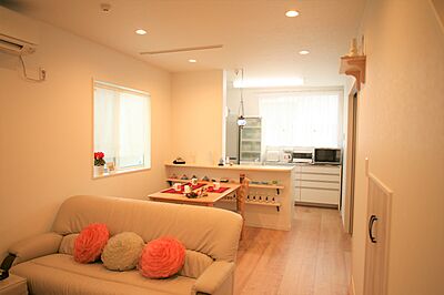 シンプルモダンスタイルのリビング 建築工房ピネストの事例画像