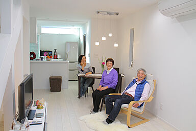 建築工房ピネストの施工事例「狭小3階建住宅『くつろぎの家』」の画像3