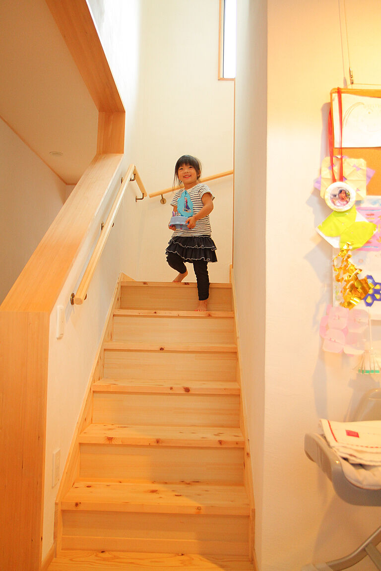 建築工房ピネストの公式画像_階段6