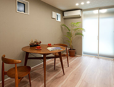 建築工房ピネストの施工事例「狭小2階建て+ロフト『まどかの家』」の画像