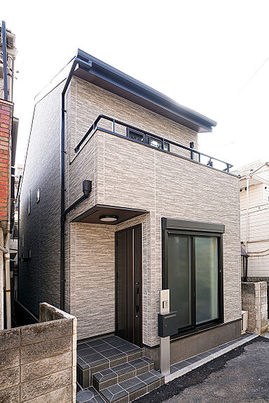 建築工房ピネストの施工事例「狭小2階建て+ロフト『まどかの家』」の画像1