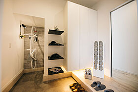 株式会社スタジオCoCo-Liの施工事例「現実的な大きさで造ったモデルハウス。みんなが楽しく、カッコよく暮らせるZEHの家」の画像1