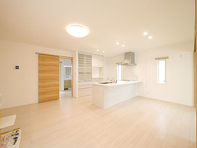 シンプルモダンスタイルのリビング タナカホームズの事例画像