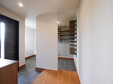 タナカホームズの施工事例「家族時間を楽しむヴィンテージスタイルの家」の画像8