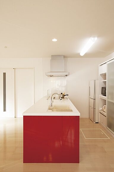 川木建設株式会社の施工事例「こだわりの真っ赤なオープンキッチンがある家」の画像5