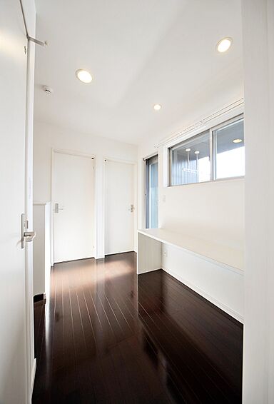 川木建設株式会社の施工事例「大人っぽさを感じる黒で統一された外観の家」の画像5