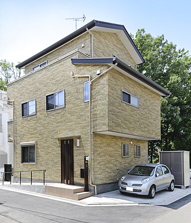 川木建設株式会社の施工事例「狭小地に建つ3階建ての家」の画像