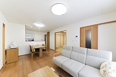 川木建設株式会社の施工事例「無駄のない、明るく優しい空間の家」の画像1