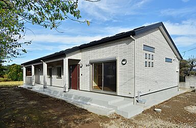 川木建設株式会社の施工事例「木の温もりを感じる平屋建ての家」の画像