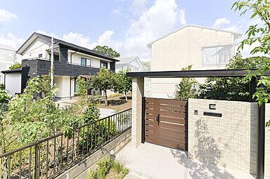 川木建設株式会社の施工事例「こだわりの無垢素材を使った高級感のある家」の画像