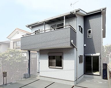 川木建設株式会社の施工事例「同居型二世帯住宅のシンプルモダンの家」の画像