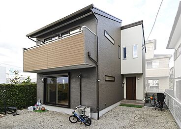 川木建設株式会社の施工事例「アクセントクロスを上手に使い、空間に変化を生み出す家」の画像