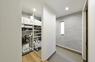 川木建設株式会社の施工事例「アクセントクロスを上手に使い、空間に変化を生み出す家」の画像3